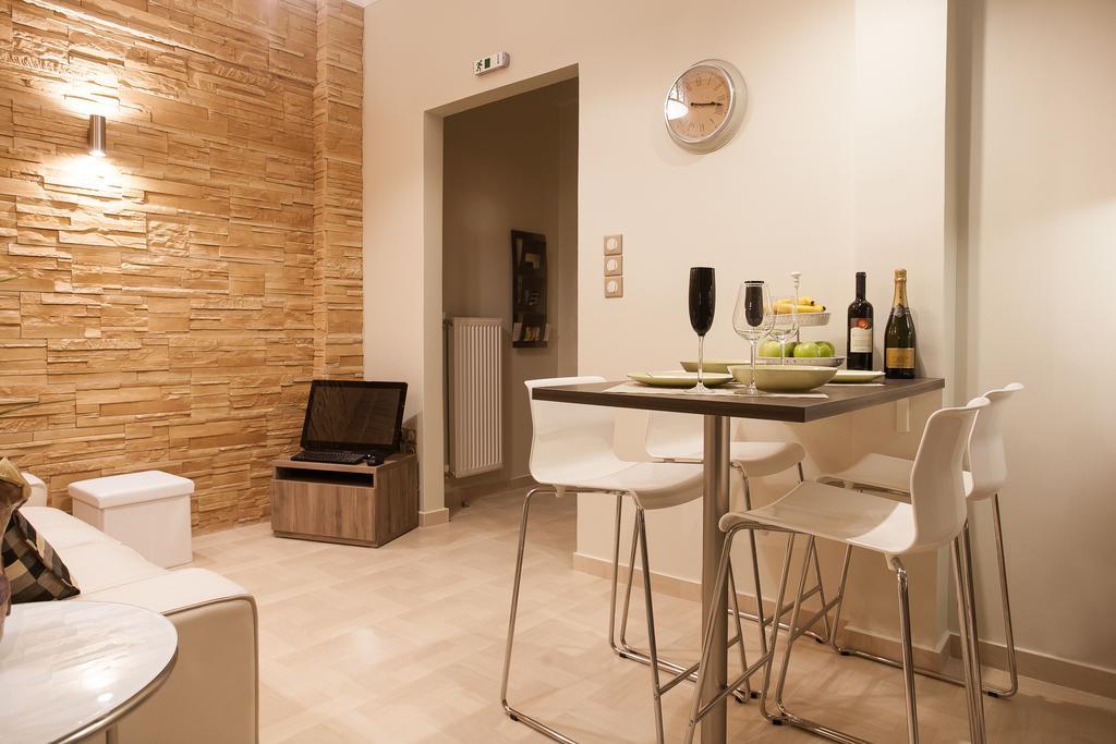 Elegant And Safe Gold And Blue Apartment Walk To Acropolis Athen Eksteriør billede