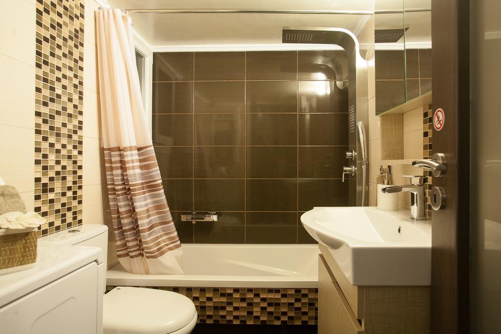 Elegant And Safe Gold And Blue Apartment Walk To Acropolis Athen Eksteriør billede